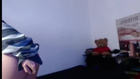 naiakit18 online show from February 21, 12:27 am