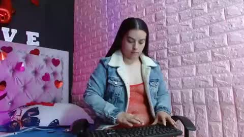 Naira Wood online show from February 15, 3:42 am