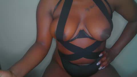 naiebony online show from February 16, 11:47 pm