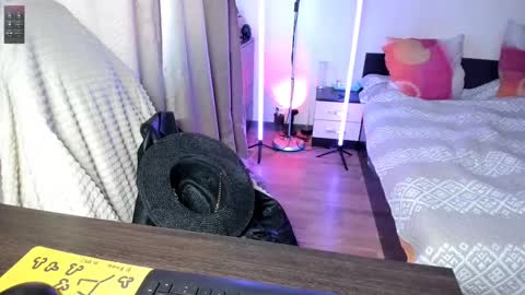 Snapshot of naked_psychologist chatting on March 9, 1:37 pm Asy no face  online show from March 9, 1:37 pm