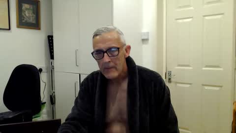 nakedcarpenteruk online show from May 21, 10:49 pm
