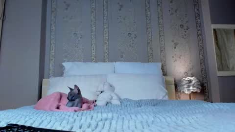 nakedjewel online show from September 24, 7:20 pm