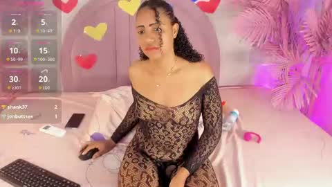 nalapalmer online show from June 13, 8:19 pm