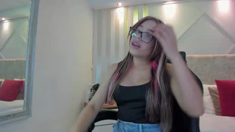 nami_sweet_ online show from September 18, 3:32 am