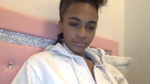 nanaonn online show from March 5, 7:01 pm