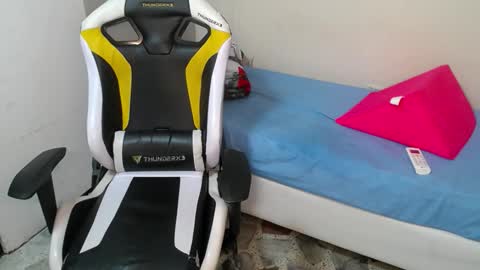 nando_col online show from November 8, 7:06 pm