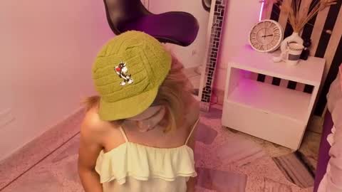 nano_kawaii online show from May 6, 12:33 pm