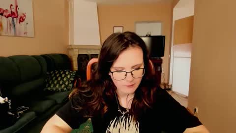 naomi_di online show from June 8, 6:14 am