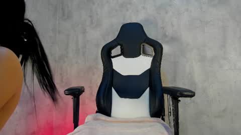 Heidy  online show from June 14, 2:24 am