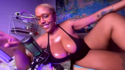 Naomigiirl6 online show from March 12, 7:46 am