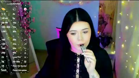Naomi online show from June 20, 9:15 am