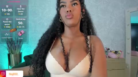 Naomi     online show from October 26, 2:56 am