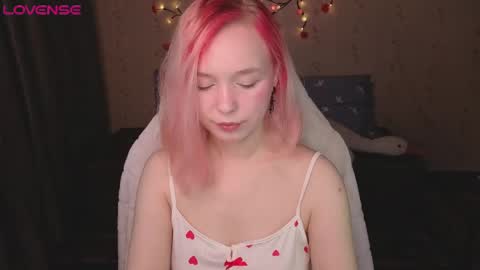 Naomi online show from May 16, 9:02 pm