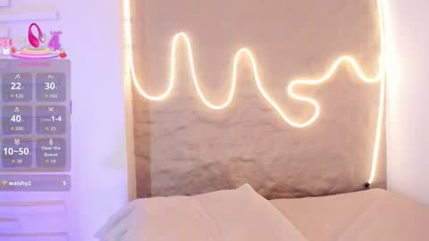 I am Naomy online show from November 19, 7:45 pm