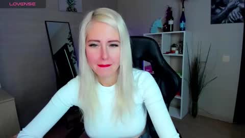 Snapshot of nastasya_cute chatting on October 16, 1:49 am Nastya online show from October 16, 1:49 am