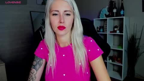 Snapshot of nastasya_cute chatting on October 8, 1:57 am Nastya online show from October 8, 1:57 am