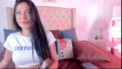 Snapshot of natalia_collinslim chatting on October 15, 3:10 am Natalia online show from October 15, 3:10 am
