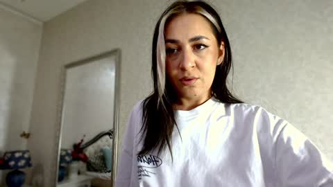 Snapshot of natalia_peach chatting on January 13, 5:12 am Wild influence online show from January 13, 5:12 am