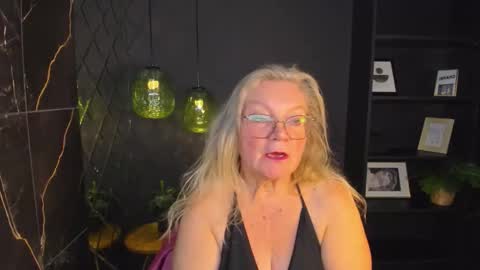 Snapshot of natalicloud chatting on October 21, 2:43 pm NataliCloud online show from October 21, 2:43 pm