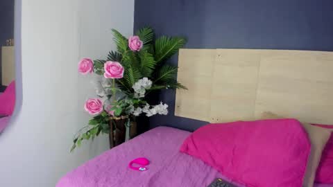   online show from March 4, 7:22 pm