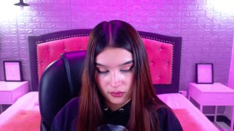 Snapshot of natalie_loffreda chatting on October 11, 3:33 am natalie online show from October 11, 3:33 am