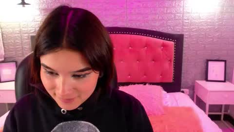 Snapshot of natalie_loffreda chatting on September 18, 2:59 am natalie online show from September 18, 2:59 am