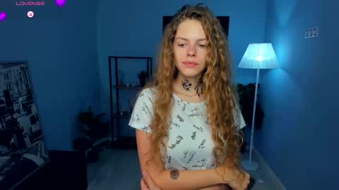 Snapshot of nataly_hello chatting on October 20, 5:12 am Natalie online show from October 20, 5:12 am