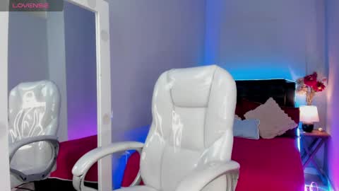 nathalie_moon_ online show from April 29, 12:10 pm