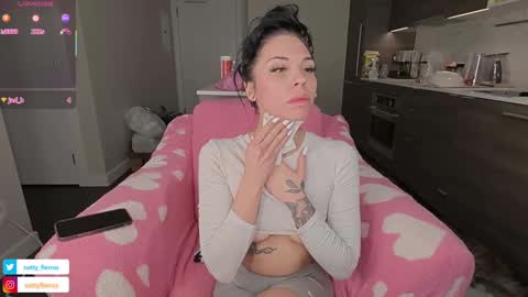 NATTY FIERROS online show from February 19, 9:17 am