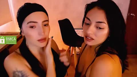 Snapshot of natval_ chatting on February 25, 2:15 pm Natalia  Valeria online show from February 25, 2:15 pm