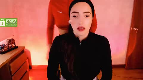 Snapshot of natval_ chatting on December 14, 8:29 pm Natalia  Valeria online show from December 14, 8:29 pm
