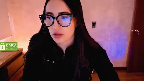 Snapshot of natval_ chatting on February 15, 4:56 pm Natalia  Valeria online show from February 15, 4:56 pm