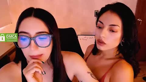 Snapshot of natval_ chatting on February 6, 2:37 pm Natalia  Valeria online show from February 6, 2:37 pm