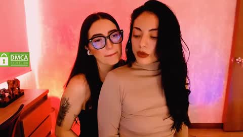 Snapshot of natval_ chatting on December 19, 2:02 pm Natalia  Valeria online show from December 19, 2:02 pm