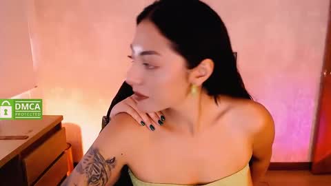 Snapshot of natval_ chatting on February 7, 4:24 pm Natalia  Valeria online show from February 7, 4:24 pm