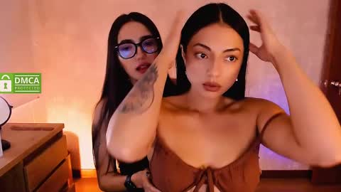 Snapshot of natval_ chatting on February 11, 7:59 pm Natalia  Valeria online show from February 11, 7:59 pm