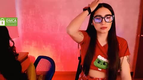 Snapshot of natval_ chatting on December 22, 11:22 am Natalia  Valeria online show from December 22, 11:22 am