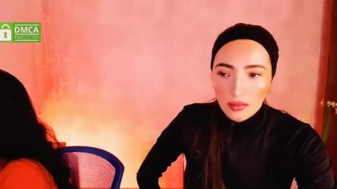 Snapshot of natval_ chatting on December 14, 11:18 am Natalia  Valeria online show from December 14, 11:18 am