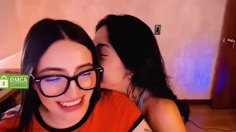 Snapshot of natval_ chatting on February 12, 4:11 pm Natalia  Valeria online show from February 12, 4:11 pm