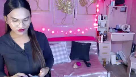 naughty_lorien143 online show from December 1, 1:20 pm