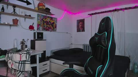 Snapshot of naughty_nik43 chatting on January 9, 2:18 pm Nik online show from January 9, 2:18 pm