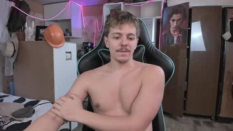 Snapshot of naughty_nik43 chatting on December 4, 12:41 pm Nik online show from December 4, 12:41 pm