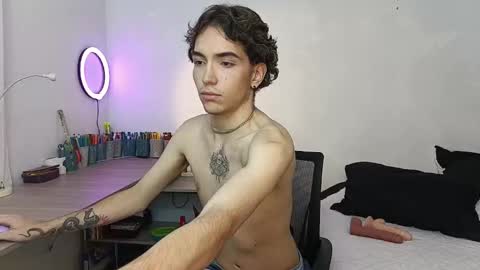 naughty_thompson1 online show from March 19, 3:01 am