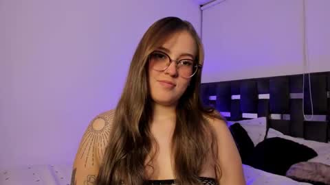 LANAindependent model online show from November 21, 6:55 am