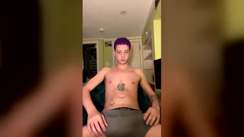 naughtyz222 online show from May 20, 12:18 am