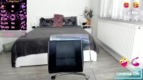 Snapshot of nauty_leila chatting on October 22, 5:54 am KimBeee online show from October 22, 5:54 am