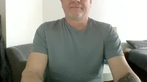 neckdown12 online show from September 19, 9:40 pm