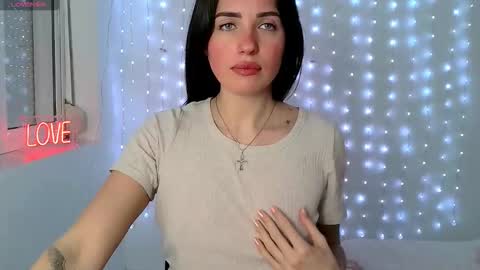 Neferutt online show from March 11, 12:30 pm