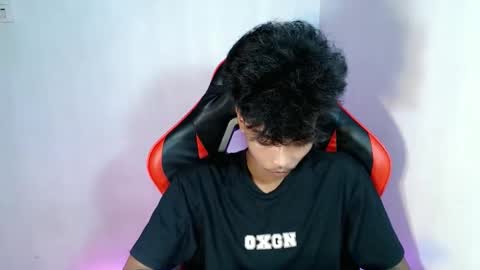 neil_asian69 online show from November 2, 10:37 am