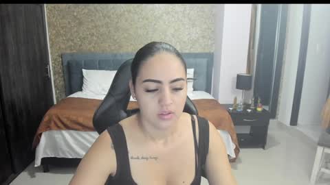 neith_xue online show from January 16, 11:37 am